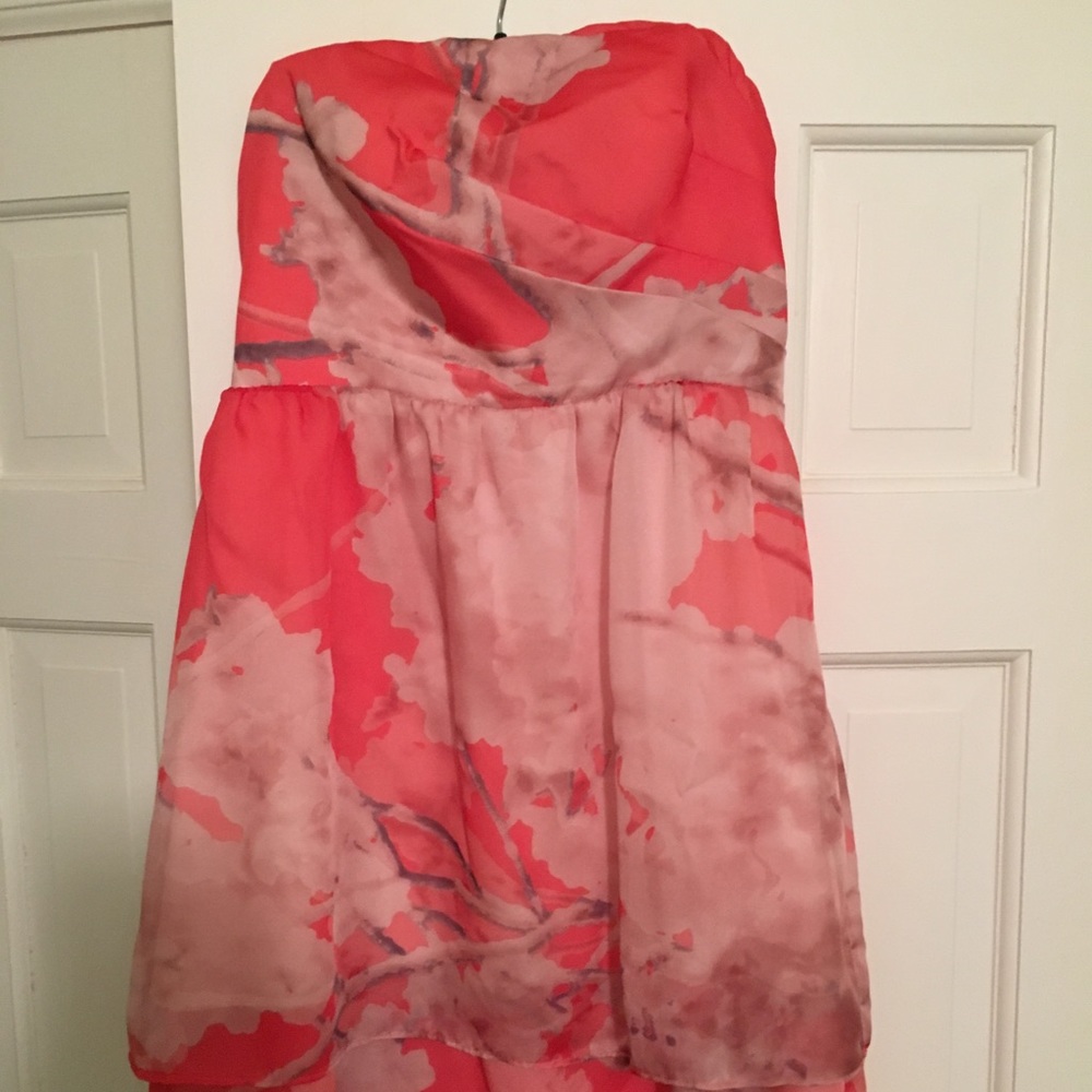 Limited strapless summer dress